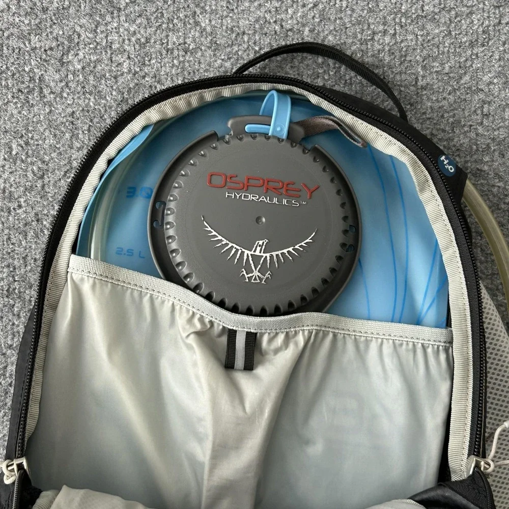 Osprey‎ Syncro 10 Hydration Backpack 10L Black Mens Medium Raincover Hiking